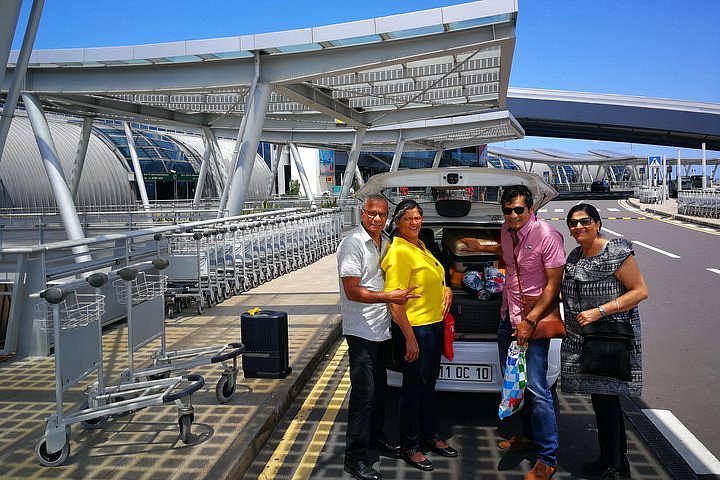 Family Friendly Airport Transfers in Mauritius | Safe & Comfortable Rides